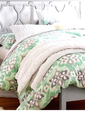 Pottery Barn Teen Geo Garden Duvet Cover in Mint, White, Gray